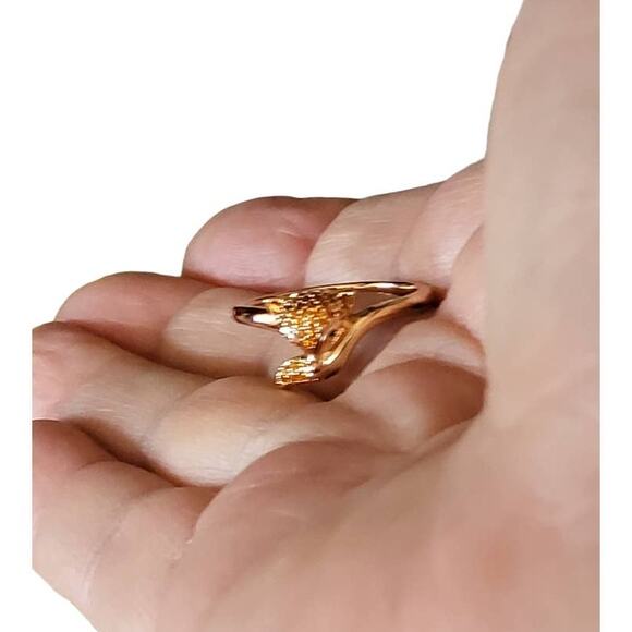 Gold Tone Dainty Fox Round Gold and Black Crytal Ring Size 9.5 - Picture 2 of 6